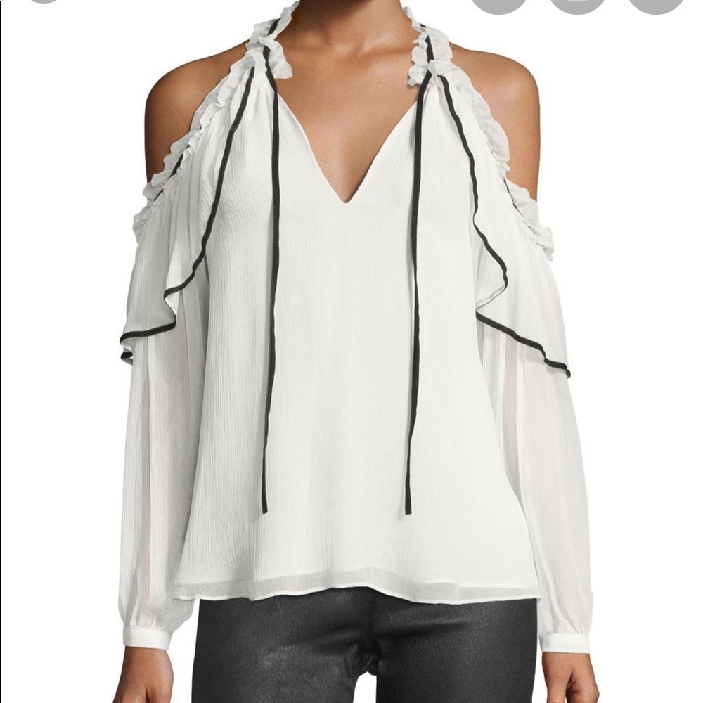 Parker Shoulder Cutout top - M 🖤🤍